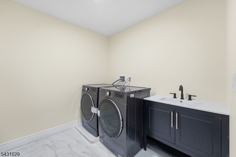 1690 Hamburg Tpke Property Photo 33