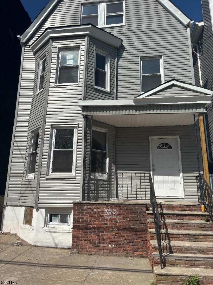 377 Littleton Ave Property Photo 1
