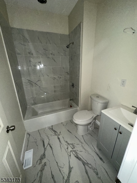 377 Littleton Ave Property Photo 4