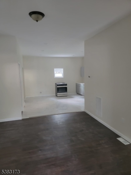 377 Littleton Ave Property Photo 8