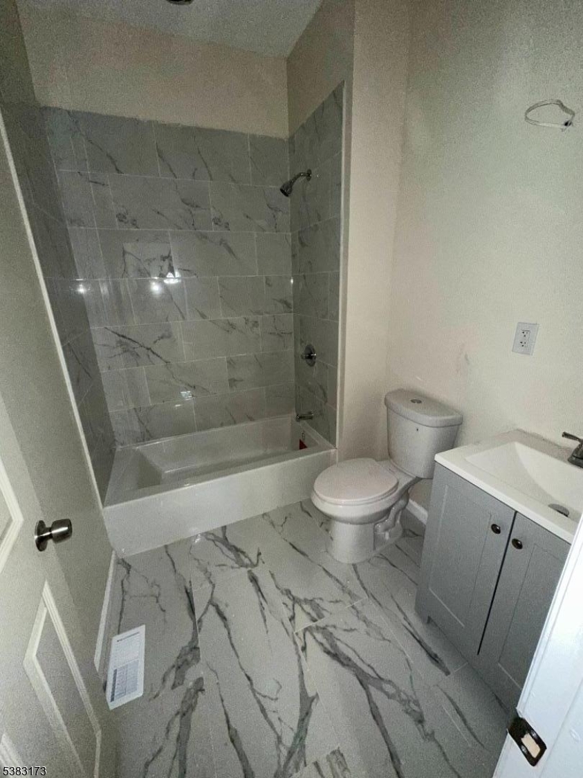 377 Littleton Ave Property Photo 11