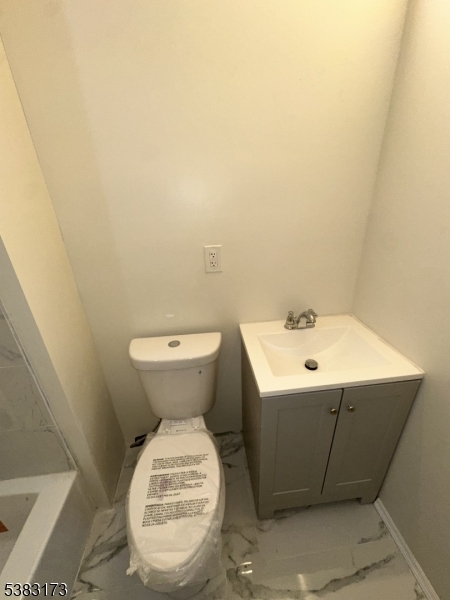 377 Littleton Ave Property Photo 14