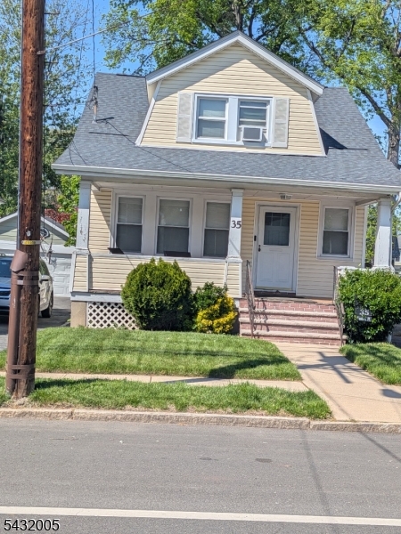 35 Sanford Pl Property Photo 1