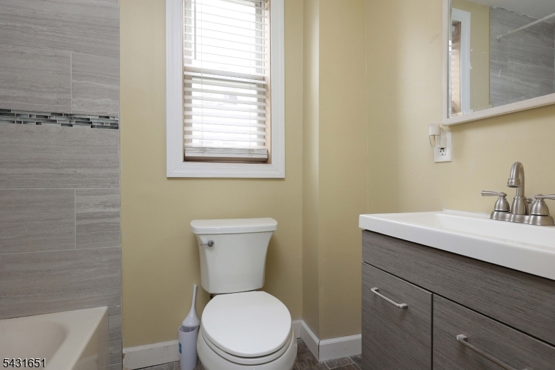 16 E 19th St Property Photo 15