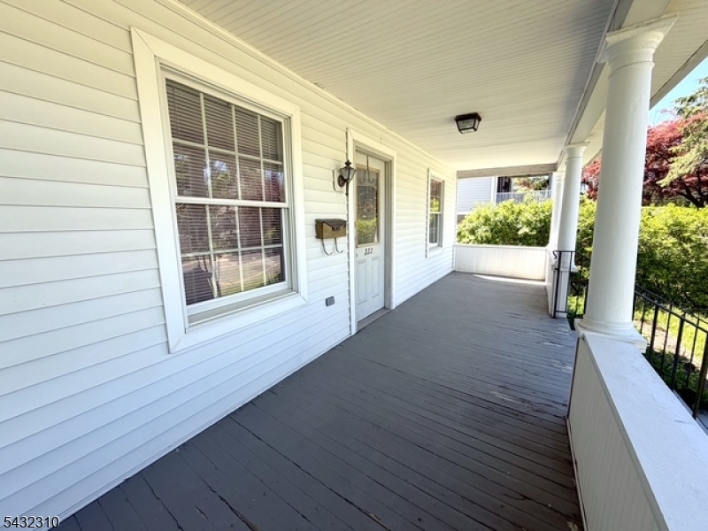 333 E Main St Property Photo 4