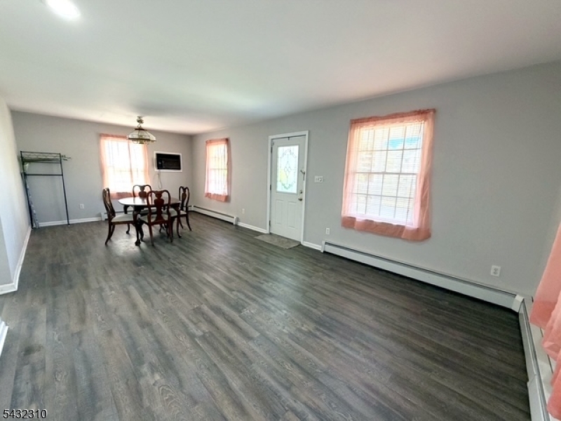 333 E Main St Property Photo 6