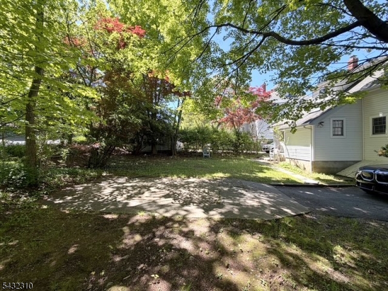 333 E Main St Property Photo 23