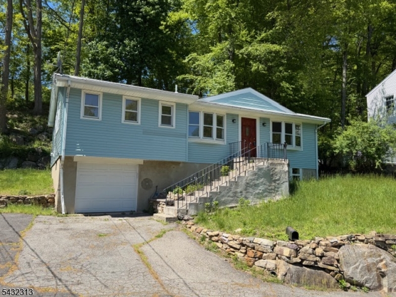 36 Mountain Ave Property Photo 1