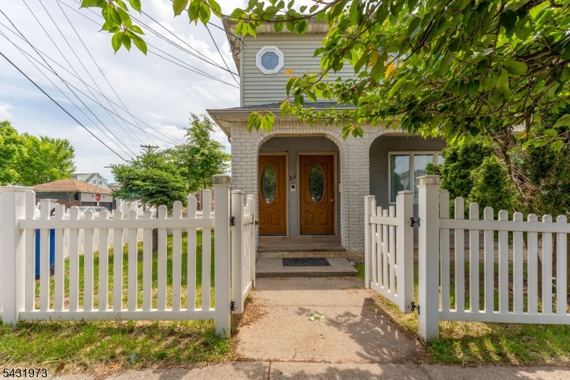 34 Erie St Property Photo 2