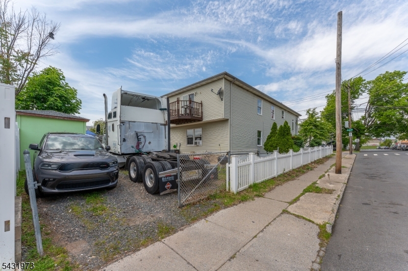 34 Erie St Property Photo 6