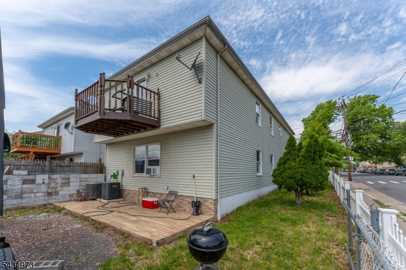 34 Erie St Property Photo 8