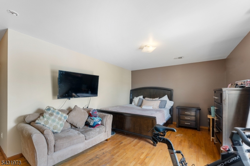 34 Erie St Property Photo 30