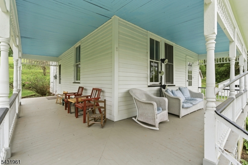 206 Race St Property Photo 3