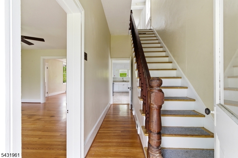 206 Race St Property Photo 4