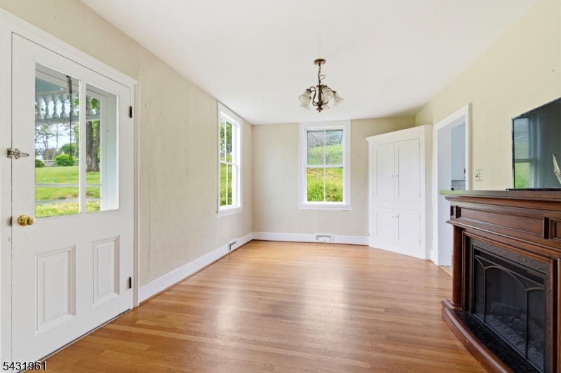 206 Race St Property Photo 5