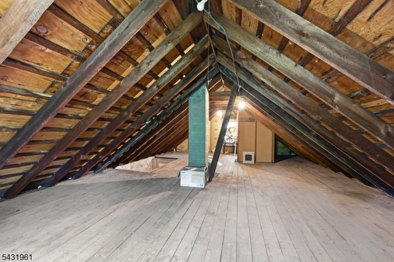 206 Race St Property Photo 15