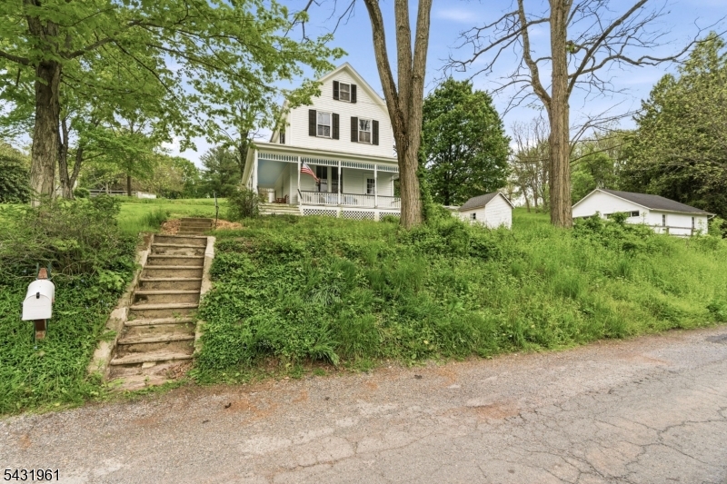 206 Race St Property Photo 18