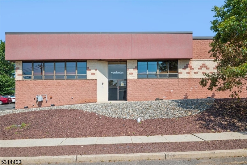 57 4th St Property Photo 1