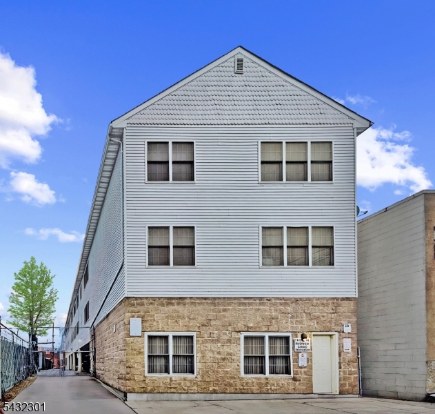 9 Madison Ave 18 Property Photo 1
