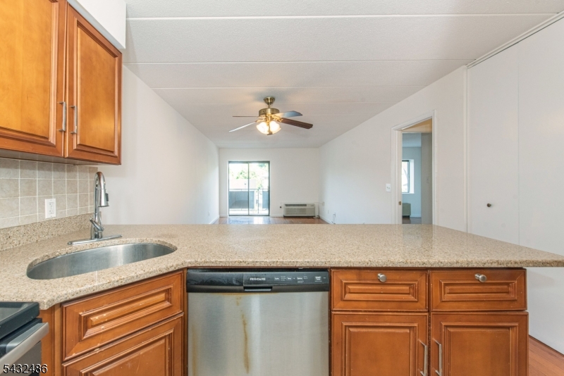 5 Linden St 3j Property Photo 8