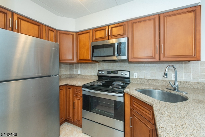 5 Linden St 3j Property Photo 9