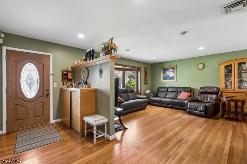 112 Pitt Rd Property Photo 3