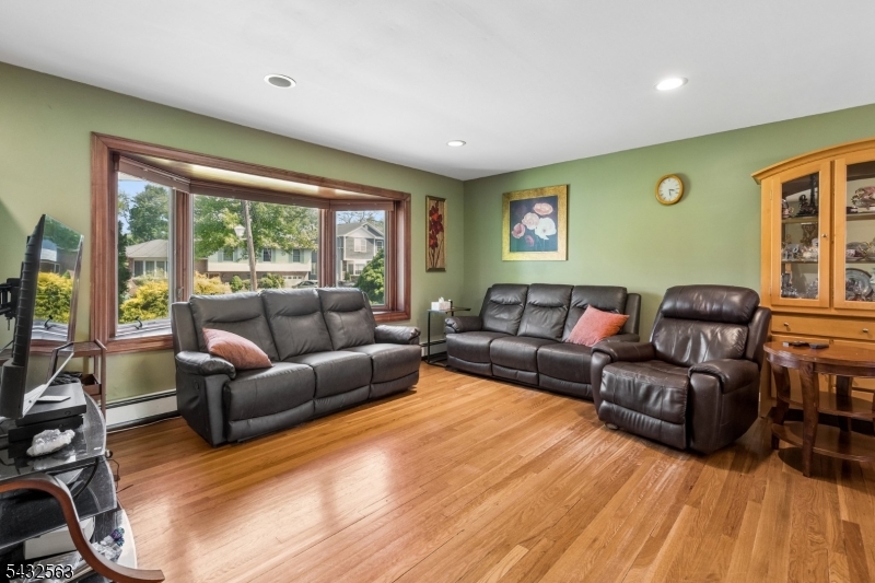 112 Pitt Rd Property Photo 4