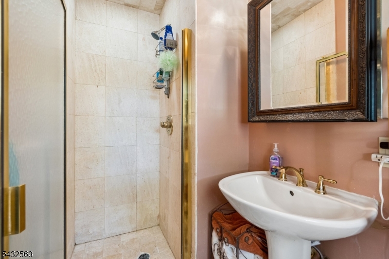 112 Pitt Rd Property Photo 14