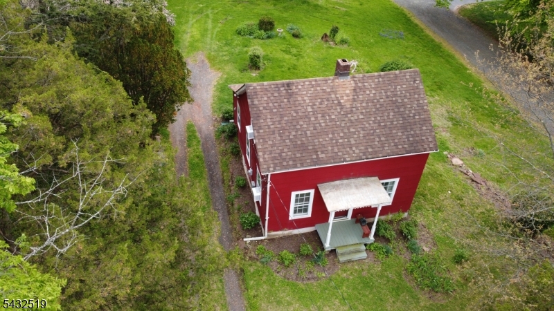 3225 Valley Rd Property Photo 4