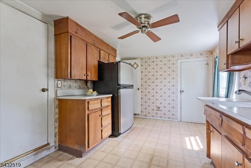 3225 Valley Rd Property Photo 9
