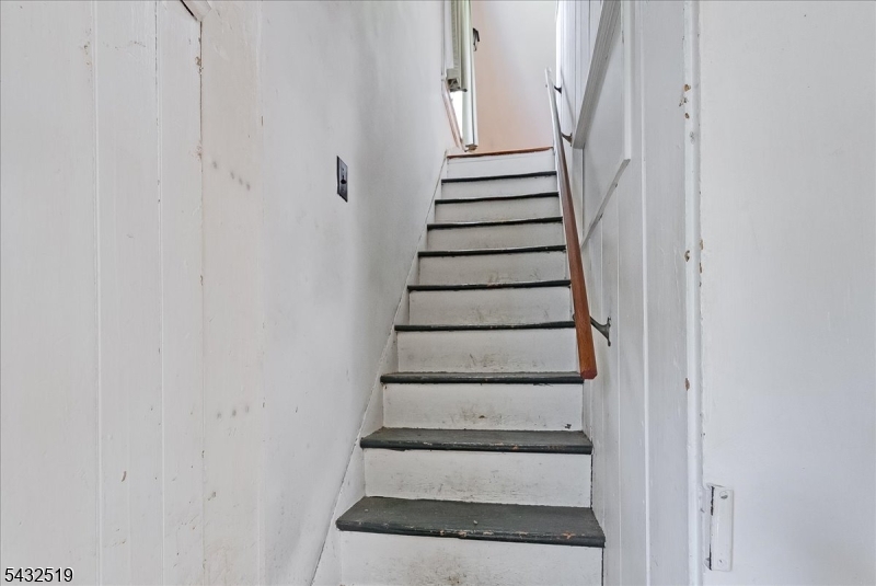 3225 Valley Rd Property Photo 12