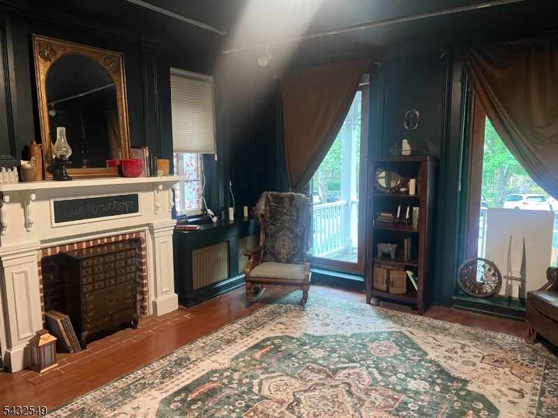 31 S Finley Ave Property Photo 5