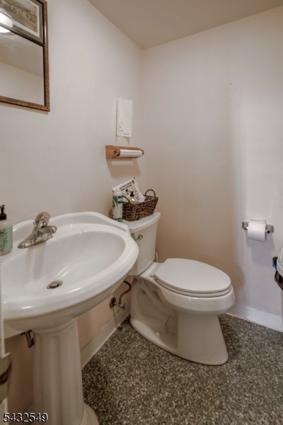 31 S Finley Ave Property Photo 7