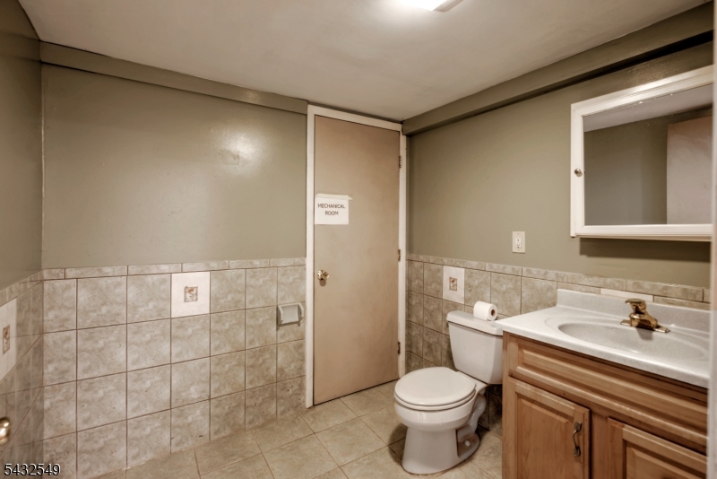 31 S Finley Ave Property Photo 14