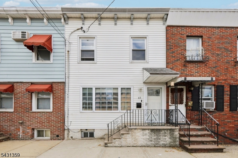 63 Garrison St Property Photo 7
