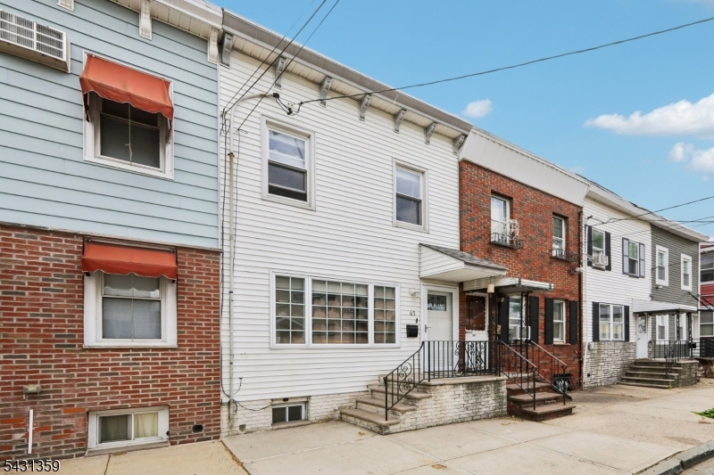 63 Garrison St Property Photo 9