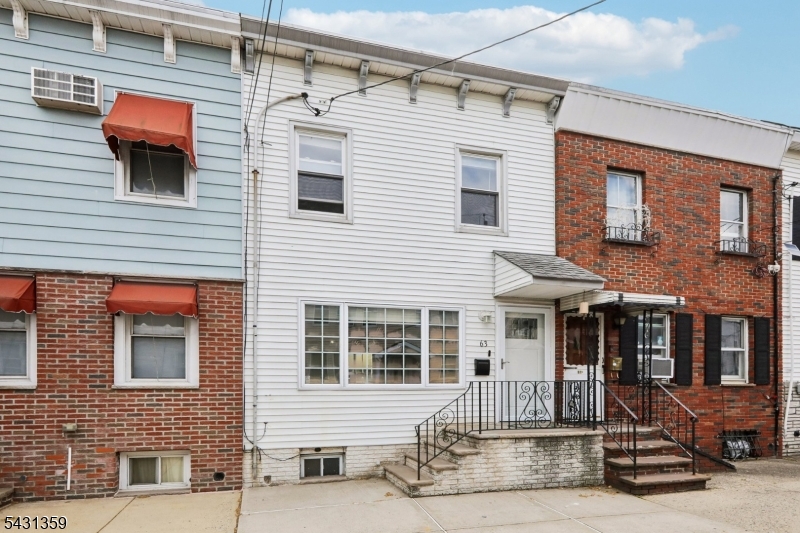 63 Garrison St Property Photo 10