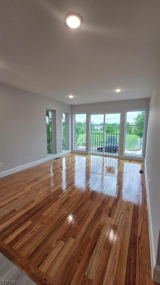 465 Hawthorne Ave 1 Property Photo 7