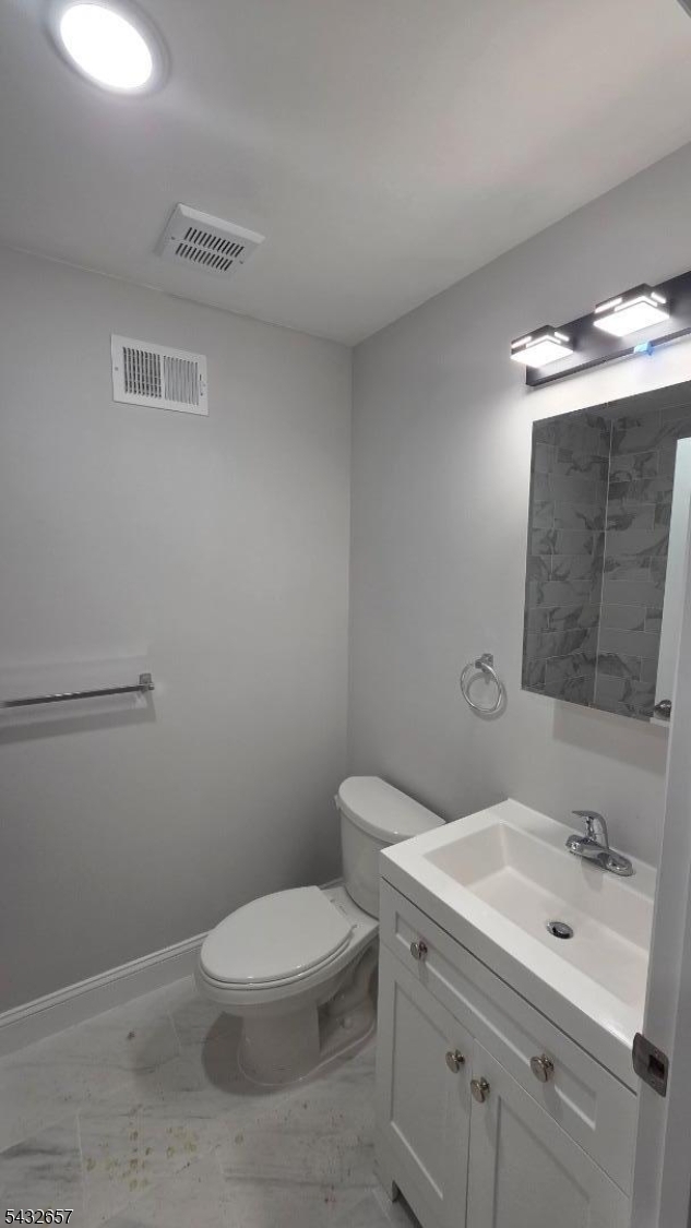 465 Hawthorne Ave 1 Property Photo 19
