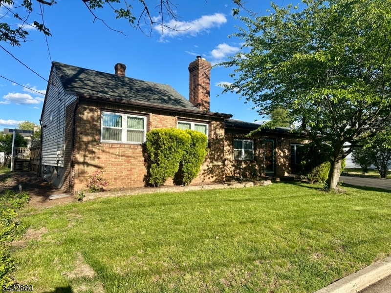 11 Demarest Pl Property Photo 1