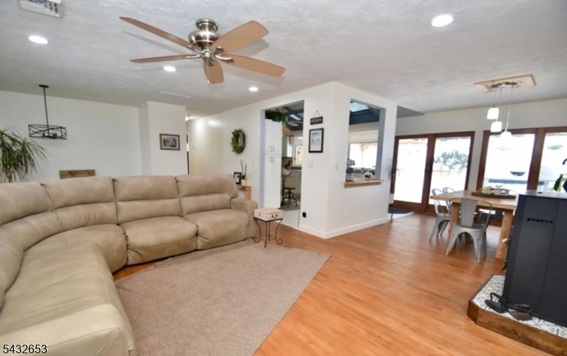 27 Grandview Ave Property Photo 4