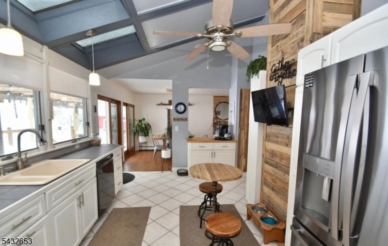 27 Grandview Ave Property Photo 6