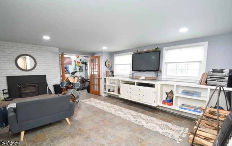 27 Grandview Ave Property Photo 18
