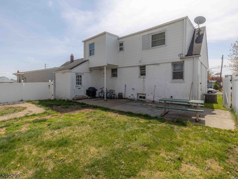 706 Keep St Property Photo 4