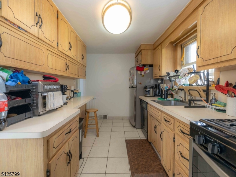 706 Keep St Property Photo 6
