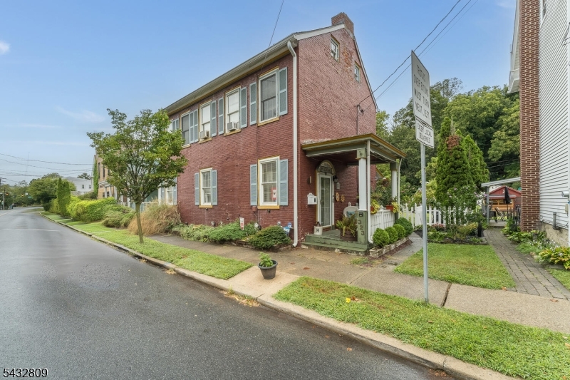 323 Water St Property Photo 1
