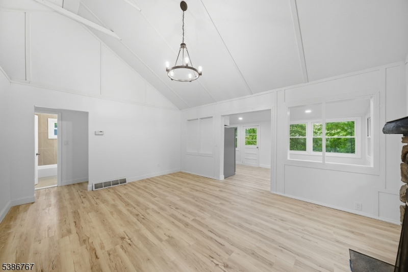 330 Springbrook Trl Property Photo 4