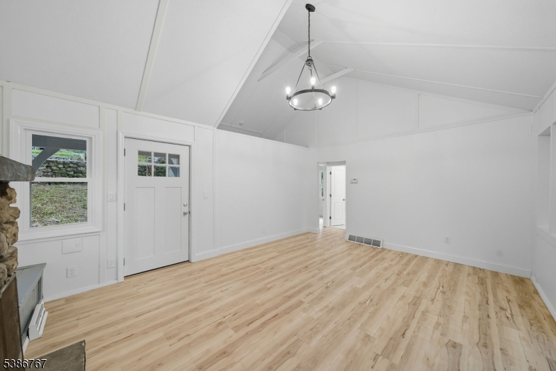 330 Springbrook Trl Property Photo 5