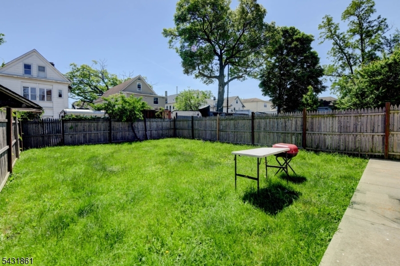 657 Jefferson Ave Property Photo 29