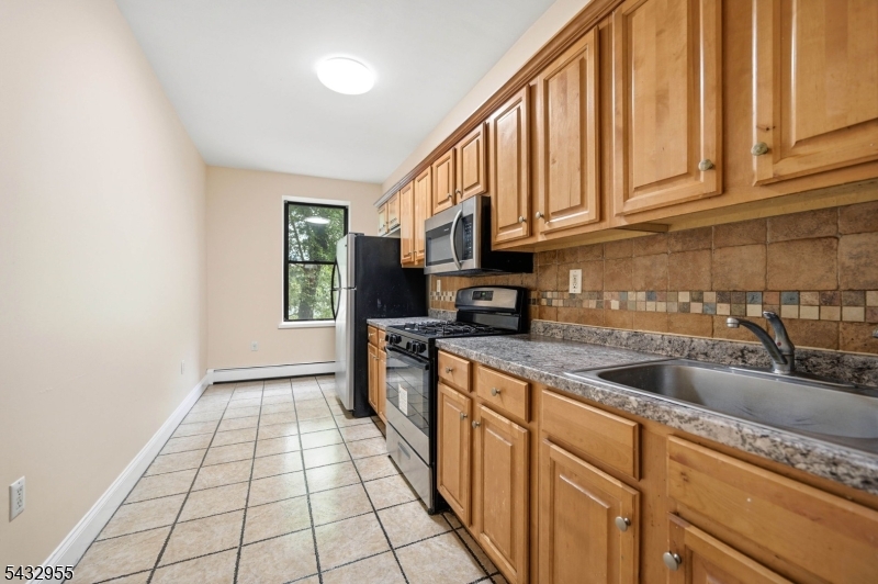 5 Pomona Ave 2c Property Photo 6